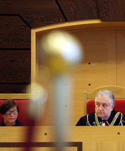 Czy porwany przez terrorystów samolot należy zestrzelić?