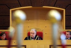 Czy porwany przez terrorystów samolot należy zestrzelić?