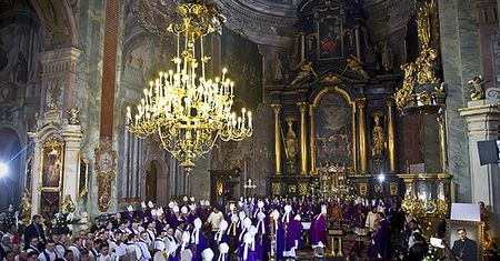 Abp Józef Życiński spoczął w krypcie biskupów