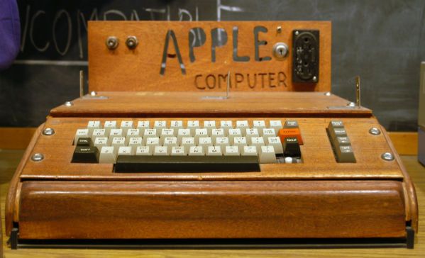 Rekordowa suma za pierwszy komputer Apple