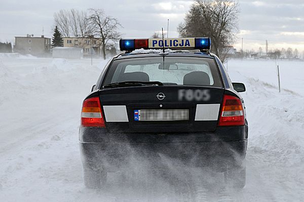 Tragiczny wypadek koło Kłodzka. Nie żyją 3 osoby, w tym dziecko