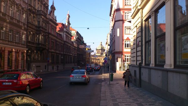 Klub Polski mieści się w Domu Mniejszości Narodowych przy ulicy Vocelovej, w centrum Pragi