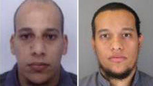 Cherif (z lewej) i Said Kouachi