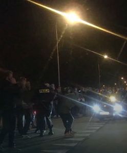 Nielegalne wyścigi samochodowe w Krakowie. Co na to policja?