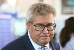 Czarnecki: sytuacja, w której flaga UE zasłania krzyż to żenada