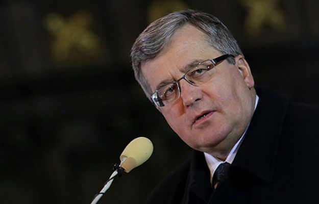 Kontrowersyjna biografia prezydenta. Komorowski nasłał milicję na protestujących