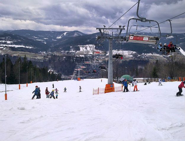 Wisła: narciarze spadli z wyciągu narciarskiego