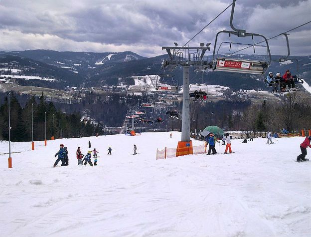 Wisła: narciarze spadli z wyciągu narciarskiego