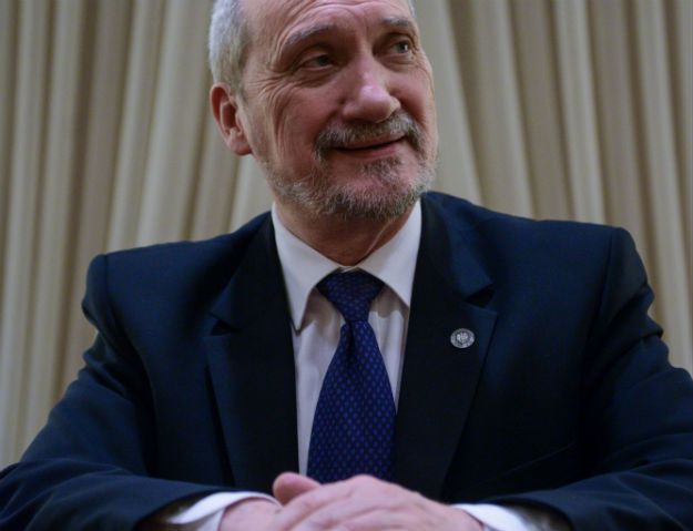 Antoni Macierewicz: na szczycie NATO - kwestia powstania baz w Polsce