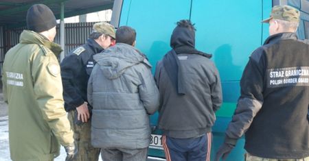 „Rzeczpospolita": imigranci szturmują granicę na południu Polski