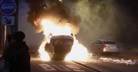 22-latek zgwałcony przez policjanta. 37 zatrzymanych po zamieszkach pod Paryżem