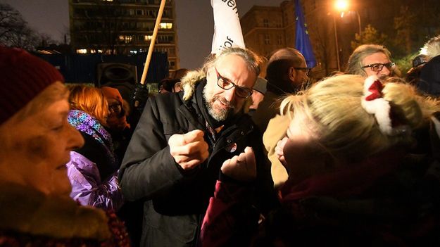 Mateusz Kijowski na manifestacji KOD