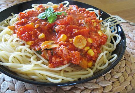Do serca faceta przez... spaghetti z małżami
