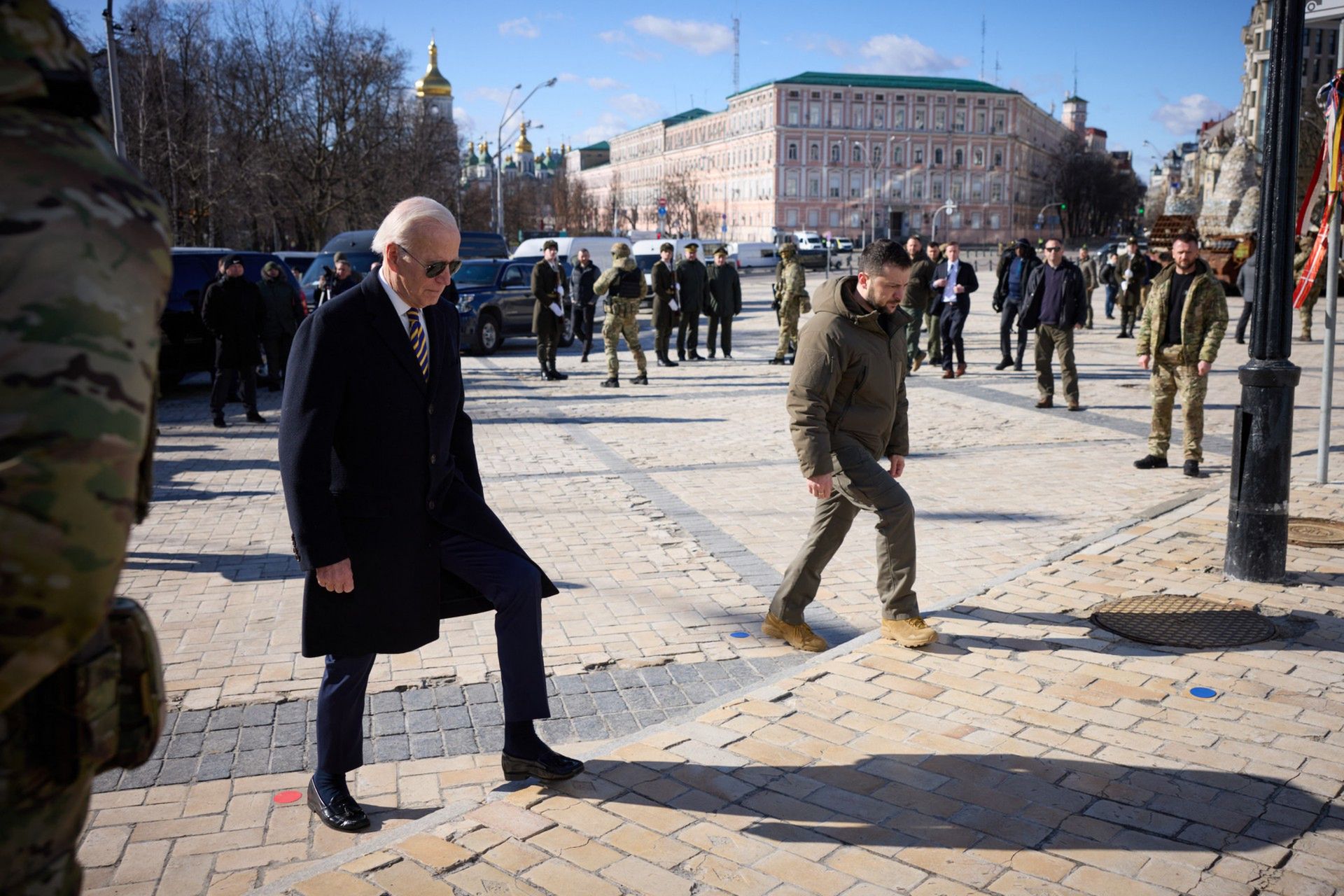 Joe Biden w ulubionych okularach