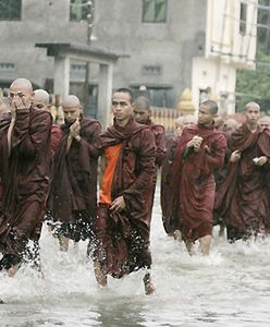 Kolejny dzień antyrządowych protestów mnichów