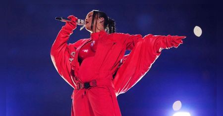 Rihanna podczas występu na Super Bowl ogłosiła, że jest ciąży!
