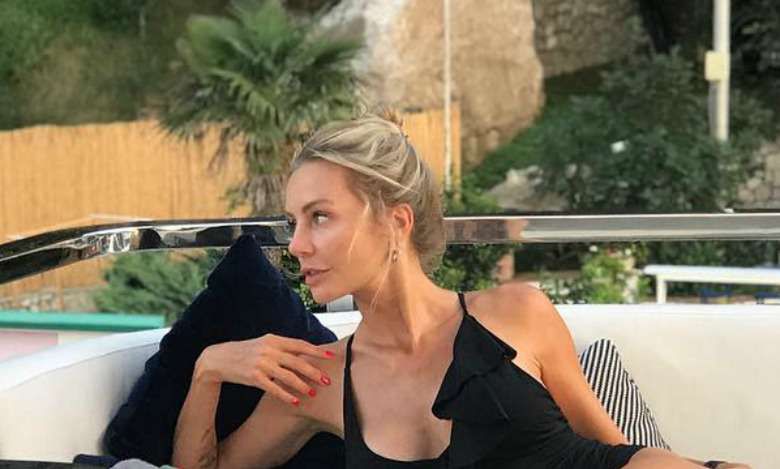 Zmysłowa Agnieszka Woźniak-Starak w obłędnym kostiumie relaksuje się jak Jennifer Lopez na Capri!