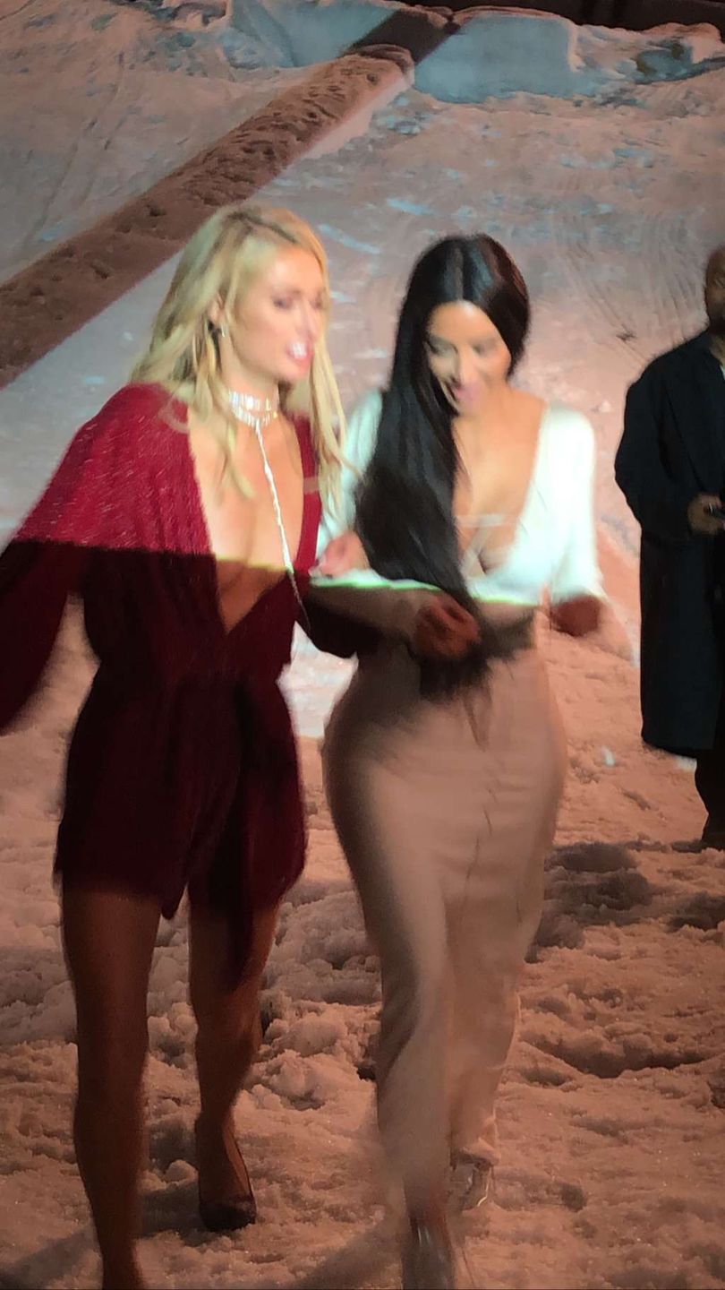 Paris Hilton i Kim Kardashian – impreza świąteczna w Winter Wonderland