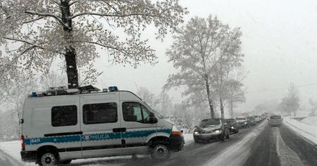 Śnieżyce, silny wiatr i zagrożenie lawinowe. Atak zimy w Tatrach