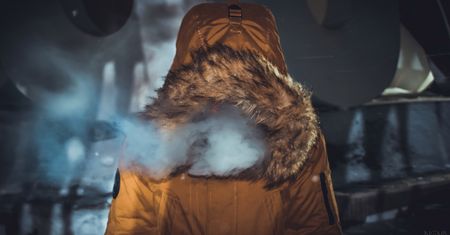Jak przetrwać zimę? O "szmacie śmierci", gołych kostkach i syberyjskich temperaturach