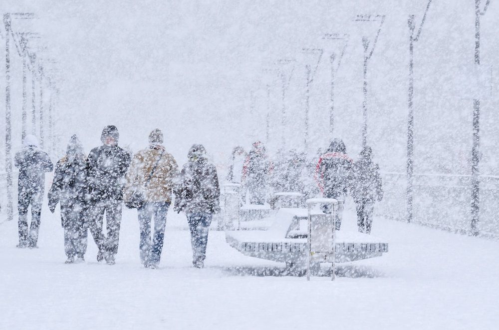 Zima zaatakowała Europę Zachodnią. Trudne warunki atmosferyczne w wielu miejscach sparaliżowały transport