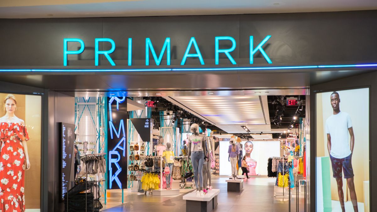 Primark to sieć, która oferuje duży wybór ubrań w bardzo niskich cenach