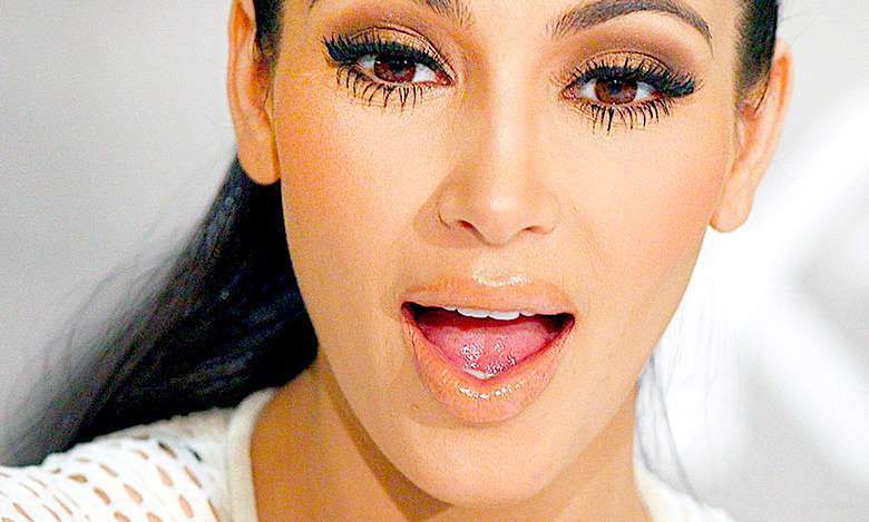 Kim Kardashian przyłapana bez makijażu na przymiarkach u Versace! Za zamkniętymi drzwiami wyglądała jak nie ona!