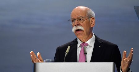 Prezes Mercedesa w samochodzie BMW. Niecodzienny spot koncernu