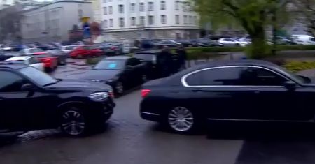 Stłuczka rządowych limuzyn pod siedzibą PiS