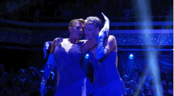 Jodie Sweetin &amp; Peta Murgatroyd. Skrin z gifa