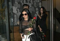 Ariel Winter nawet na ulicy chwali się bielizną. Seksowna?