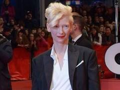 Dziwna stylizacja Tildy Swinton