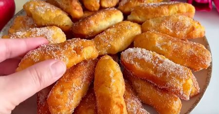 Prosty deser z jabłka w 5 minut bez pieczenia. Idealny do kawy czy herbaty