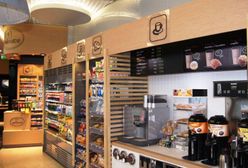 Eurocash zawiesza rozwój popularnej sieci. Zna ją każdy podróżny