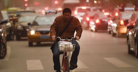 Chiny schodzą do polskiego poziomu. Najwolniejszy wzrost od 27 lat