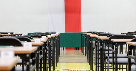 Strajk nauczycieli. Egzaminy w Warszawie się odbędą