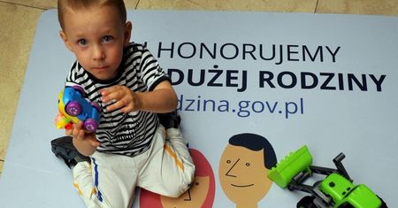 Duże rodziny zrobią tańsze zakupy w Lidlu. Na start - przybory szkolne ze zniżką