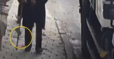 Staruszek zgubił pieniądze. To, co stało się później chwyta za serce