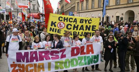 "Chcą być kochane, nie zabijane". Ulicami polskich miast przeszły Marsze dla Życia i Rodziny