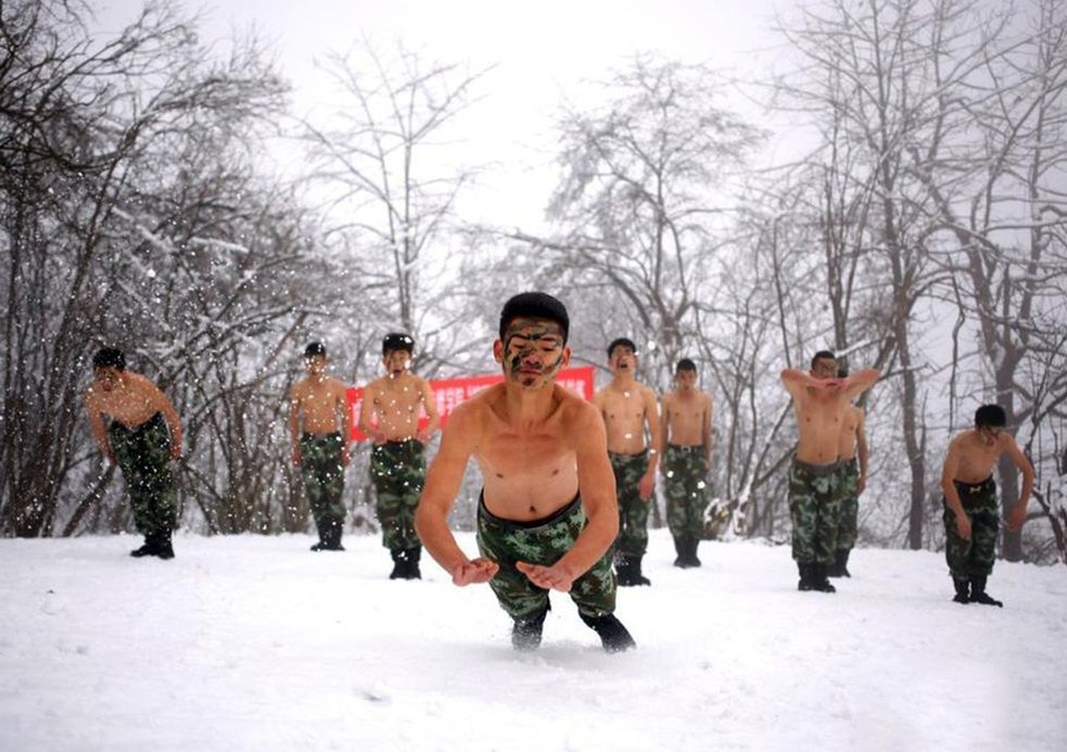 Tylko dla twardzieli! Tak szkolą w chińskich liniach lotniczych