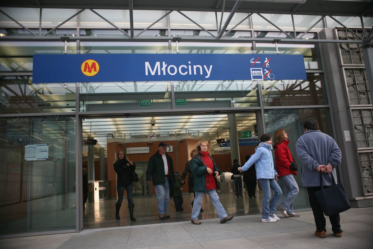 Ewakuacja stacji metra Młociny. W pociągu znaleziono bagaż