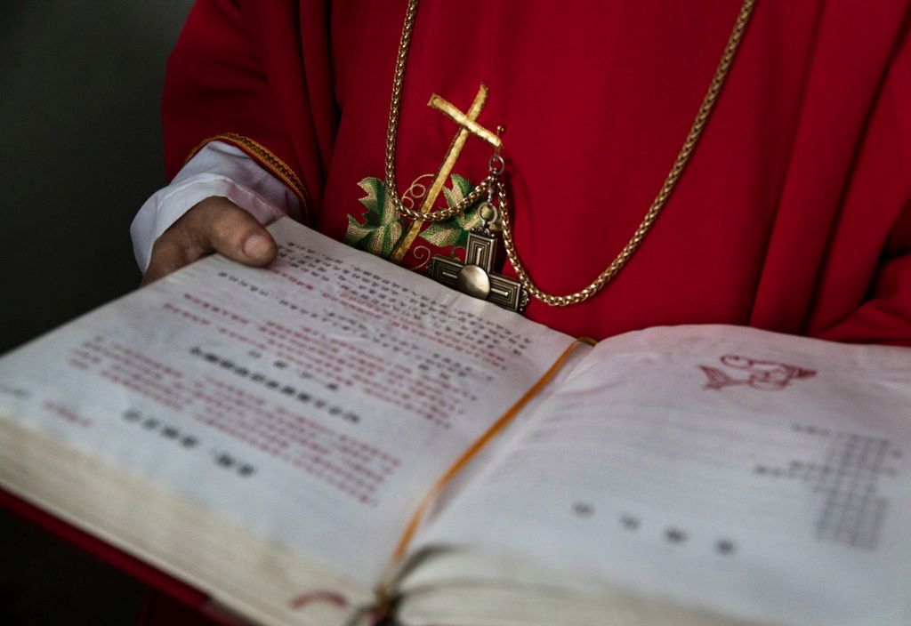 Palą Biblie, burzą kościoły. "Sytuacja chińskich chrześcijan coraz tragiczniejsza"