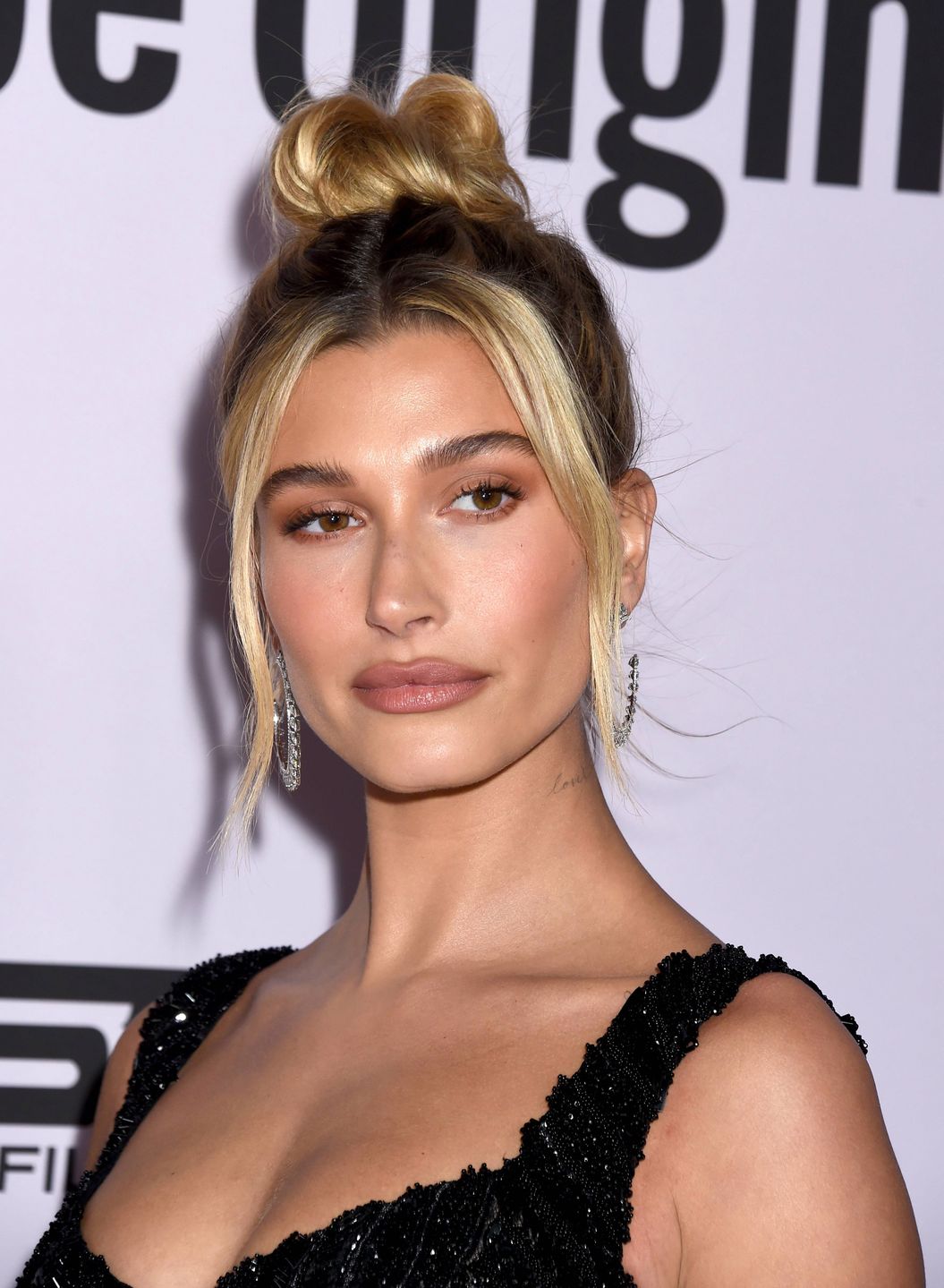 Hailey Bieber na premierze Seasons