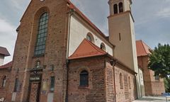 Mosina. Ksiądz uderzony w twarz. Policja szuka sprawców