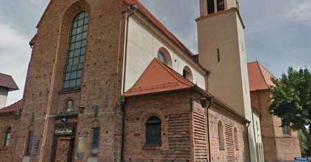 Mosina. Ksiądz uderzony w twarz. Policja szuka sprawców