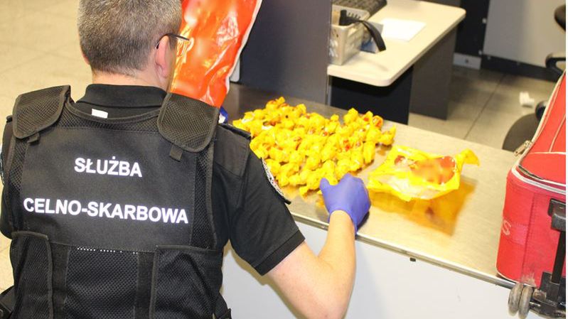 Warszawa. Lotnisko Chopina. Nie były to zwyczajne cukierki