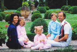 Szwedzka rodzina królewska na archiwalnym zdjęciu. Księżniczki i książę wyglądają uroczo