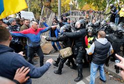 Przepychanki pod ukraińskim parlamentem. Demonstranci starli się z policją