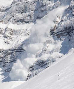 Sztuczne wywoływanie lawin na terenie Szwajcarii. Piorunujący widok