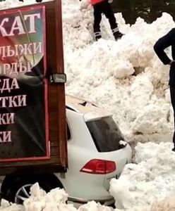 Potężna lawina zasypywała kolejne auta. "Nie mogliśmy nic zrobić"